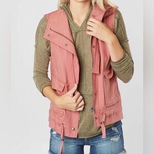 Women’s BKE coral utility vest size xl